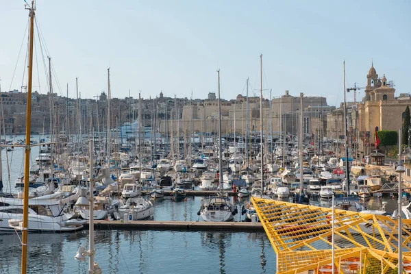 Tekneler ve yatlar Valletta, Malta ankraj