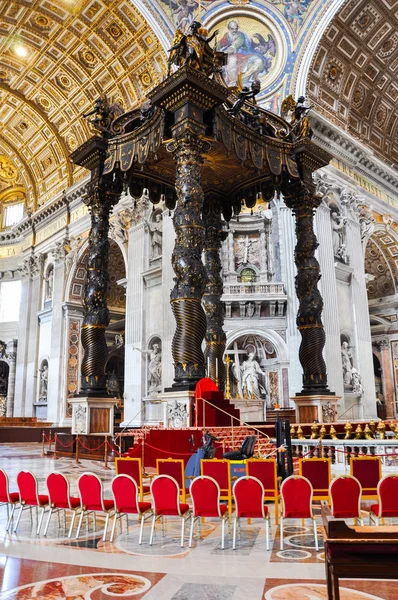 Saint Peter baldachim w Bazylice. Vatican — Zdjęcie stockowe