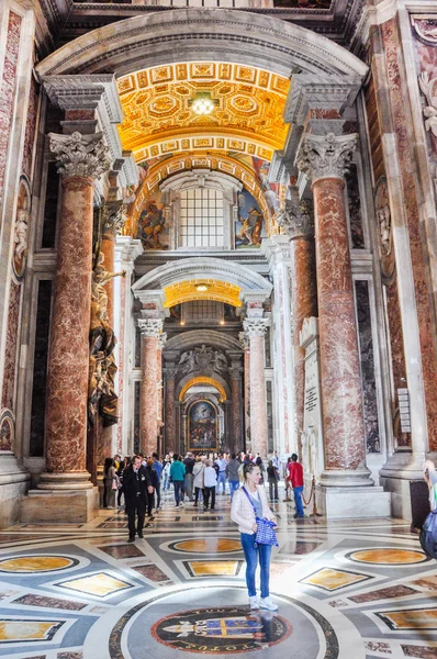 Saint Peter Bazilikası Vatikan iç — Stok fotoğraf