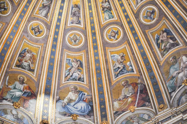 Koepel van de Saint Peter's Basiliek koepel geschilderd — Stockfoto