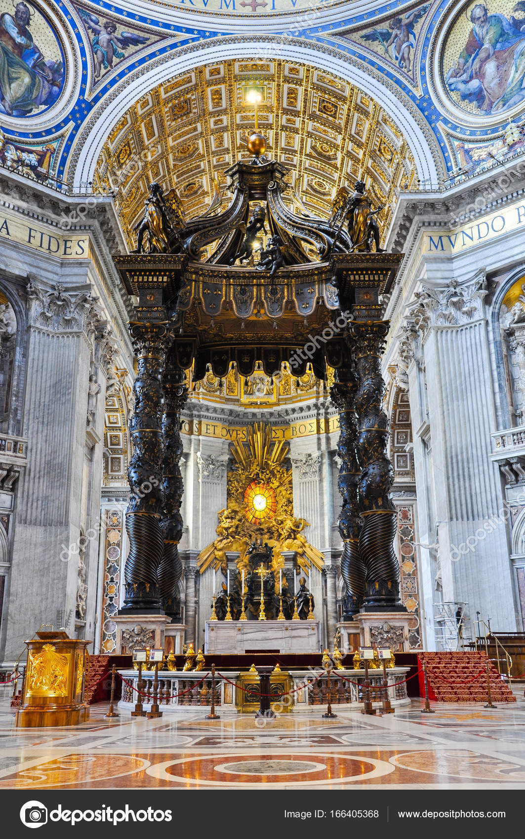 Saint Peter's baldachin in the basilica. Vatican – Stock Editorial