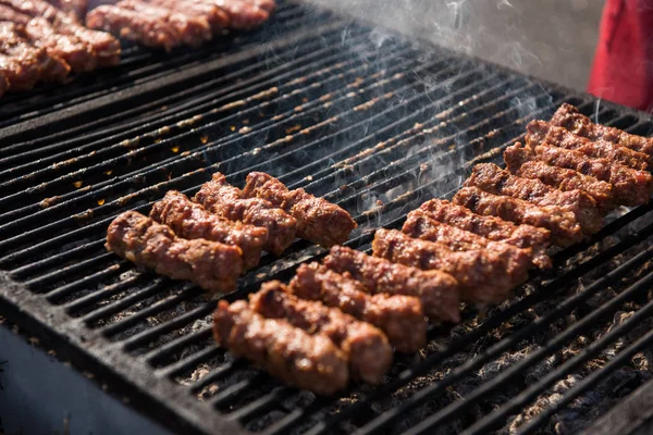 Köfte ızgara mıcı veya mititei denir