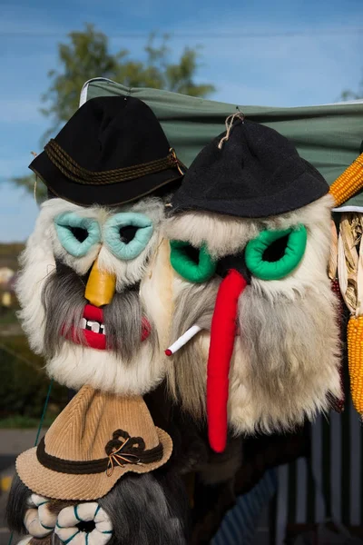 Winterurlaub traditionelle Weihnachtsmaske, Maske aus Rumänien — Stockfoto