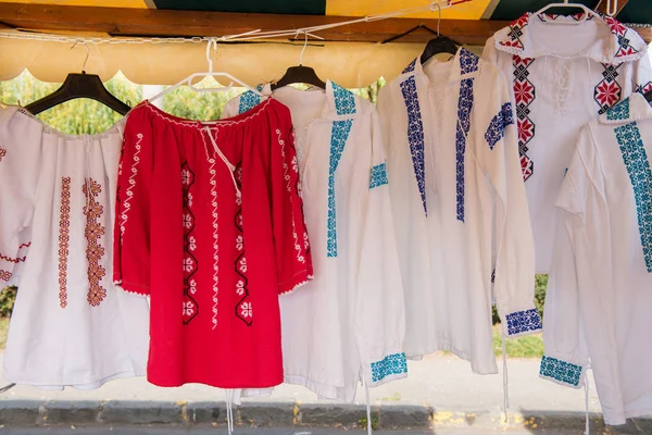Romanian traditional shirts on hangers — Stock Photo, Image