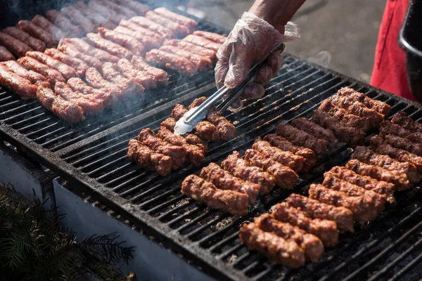 Geleneksel Romen yemekleri, ızgara et ile Barbekü rulo — Stok fotoğraf