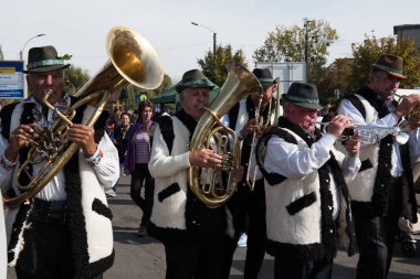Pirinç-Romen halk müziği Rüzgar aletleri üzerinde bant