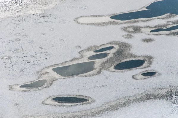 Extreme cold weather, frozen lake — Stock Photo, Image