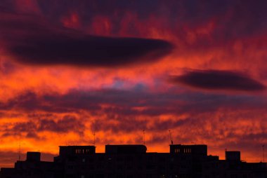 Şehirde gün doğumu