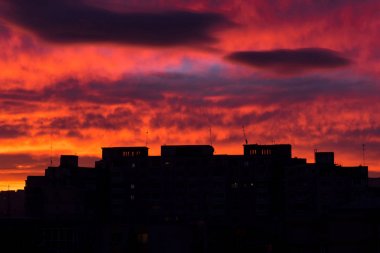 Şehirde gün doğumu