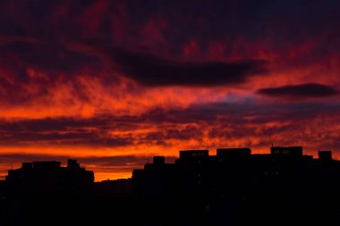 Şehirde gün doğumu