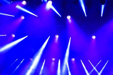 Mavi sahne ışıkları