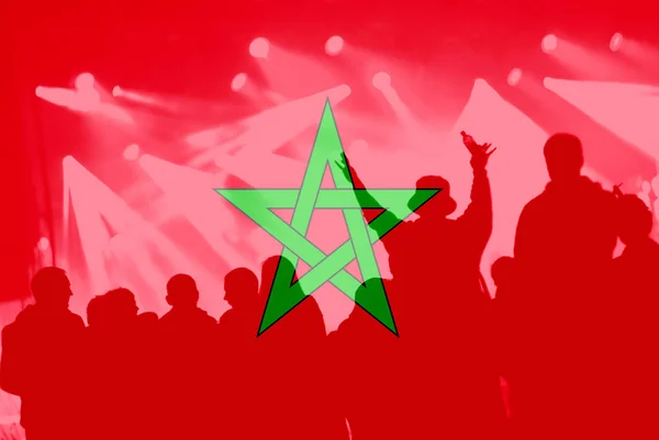 Οπαδοί του ποδοσφαίρου με ανάμειξη Μαρόκο σημαία — Φωτογραφία Αρχείου