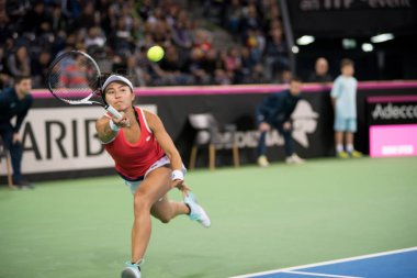 Bir çift kişilik maç oynayan Tenis oyuncular