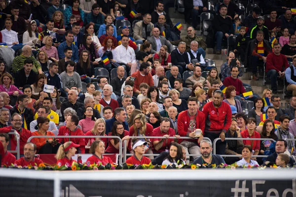 Tennis supportrar, fans applåderar i tribune — Stockfoto