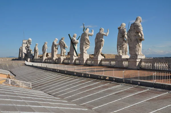 Beelden van de apostelen. Sint-Pieterskerk, Vaticaan — Stockfoto