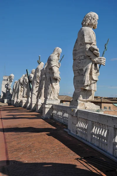Estatuas de los apóstoles. Basílica de San Pedro, Vaticano — Foto de Stock
