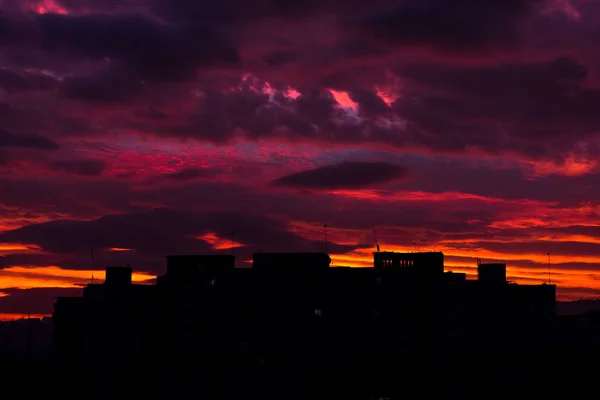 Sunrise in the city. Building silhouette — Stock Photo, Image