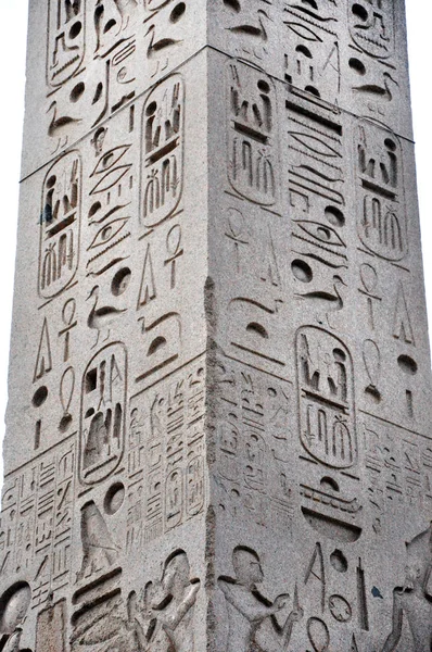 Αιγυπτιακό Ιερογλυφικό στον Οβελίσκο — Φωτογραφία Αρχείου