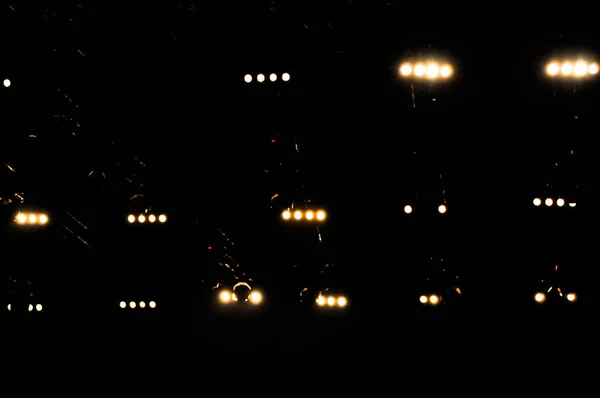 Luces de escenario durante un concierto de rock — Foto de Stock