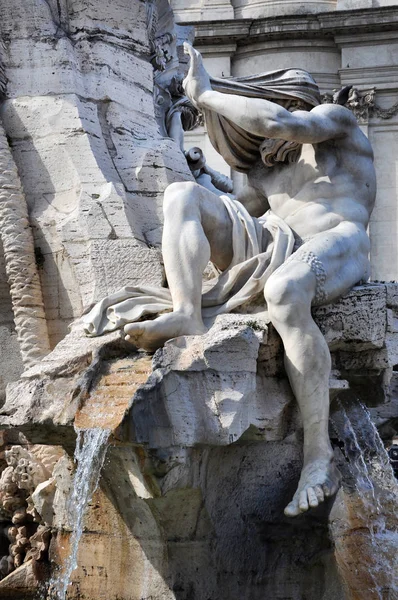 Standbeeld van de openbare fontein in Piazza Navona, Rome — Stockfoto