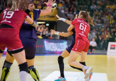 Kadınlar hentbol oynamak