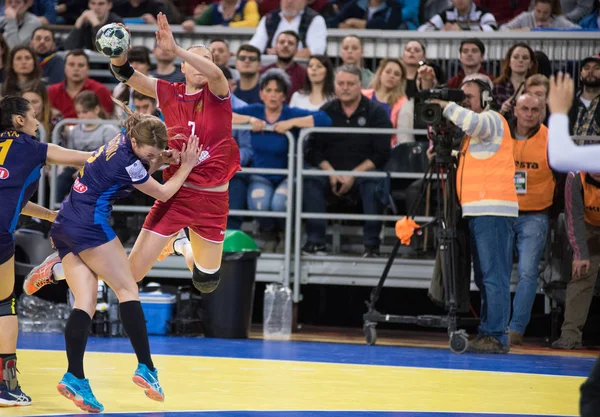 Mujeres jugando balonmano — Foto de Stock