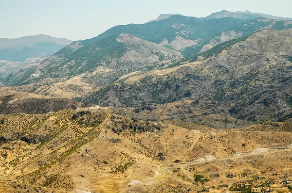 Arid mountains in Nagorno Karabakh, Azerbaijan — Stock Photo, Image