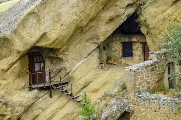 Logements dans la grotte, monastère Davit Gareji — Photo