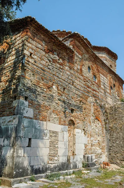 Romaanse stijl kerk. Mesopotam, Albanië — Stockfoto