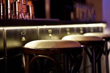 Bar sandalyesi rahat restoranda olan sayaç