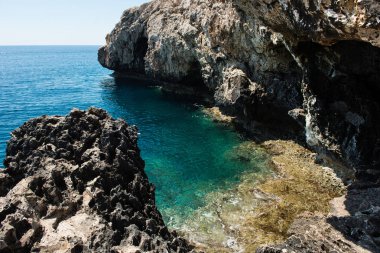 Kıbrıs'ta kayalık sahil şeridi