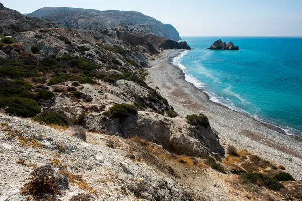 Petra tou Roumiou, Aphrodite's rock. Rocky coastline on the Medi — Stock Photo, Image