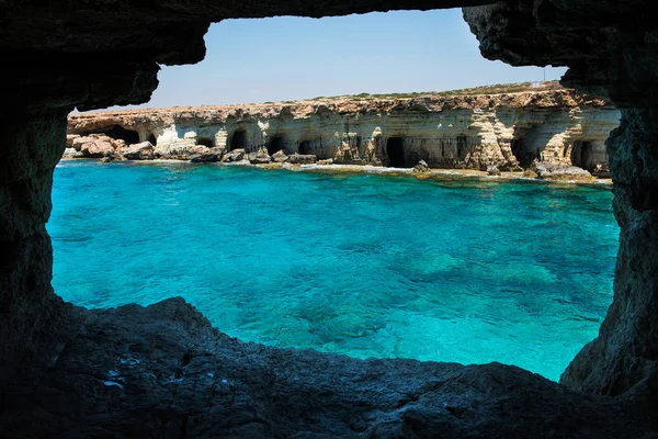 Grottes marines près de Ayia Napa, Côte méditerranéenne, Chypre — Photo