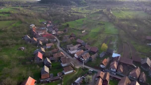 Imágenes Aéreas Drones Casas Rurales Luces Tarde Manastireni Transilvania Rumania — Vídeos de Stock