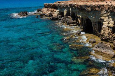 Ayia Napa, Akdeniz kıyısında, Kıbrıs deniz mağaraları