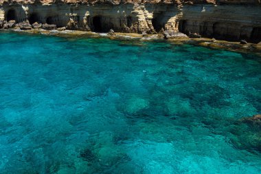 Ayia Napa, Akdeniz kıyısında, Kıbrıs deniz mağaraları
