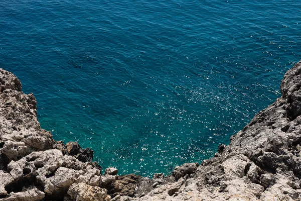 Βραχώδη ακτή του στην Κύπρο — Φωτογραφία Αρχείου