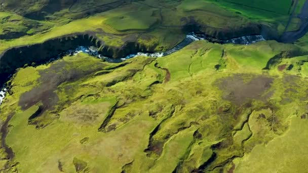 Volando Sobre Montaña Salvaje Del Río Skogar Bajo Volcán Eyjafjallajokull — Vídeos de Stock