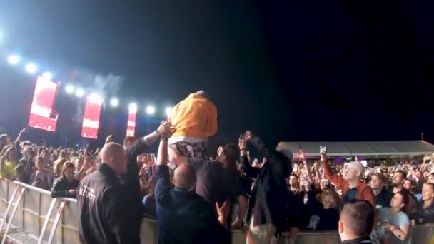2019年7月18日 罗马尼亚邦蒂达 美国说唱摇滚乐团Limp Bizkit的歌手Fred Durst在Electric Castle音乐节现场演出 — 图库视频影像