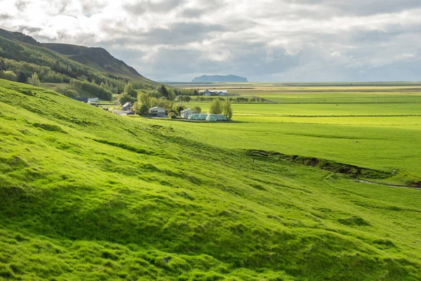 Lantgårdar i isländska landsbygds byggnader — Stockfoto