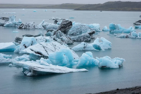 Танення плаваючих айсбергів в Жокусарлон, Ісландія — стокове фото
