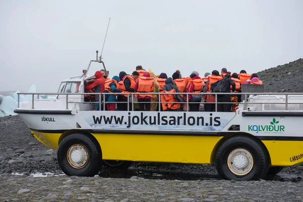 Amphibian boat trip in Jokulsarlon, Iceland — Stock Photo, Image