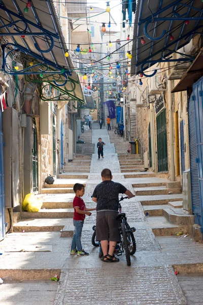 Niños jugando en las calles de Jerusalén — Foto de Stock