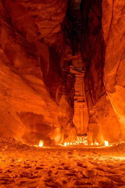 Cañón Siq iluminado por velas, Petra, Jordania —  Fotos de Stock