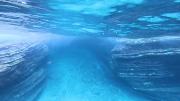 Unterwasserblick Auf Einen Höhleneingang Unter Dem Meeresspiegel — Stockvideo