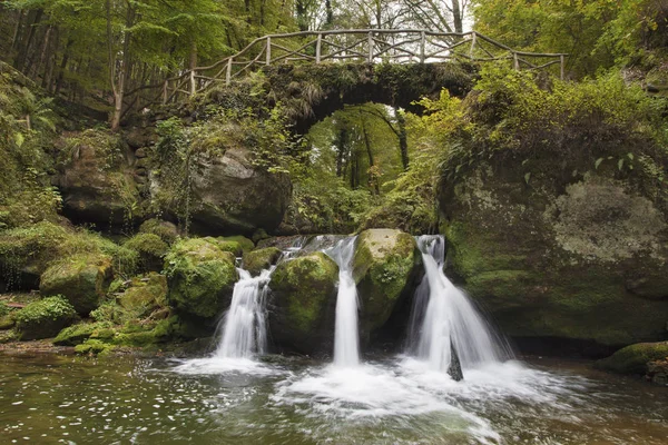 Mullerthal stezka kamenný most — Stock fotografie