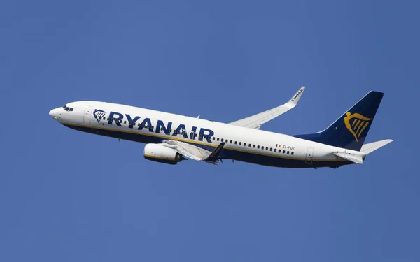 Ryanair போயிங் 737-800 வங்கி — ஸ்டாக் புகைப்படம்