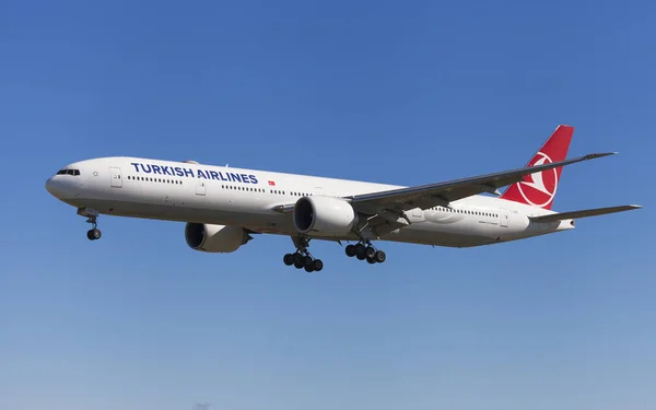 Turkish Airlines Boeing 777-300ER — Foto de Stock