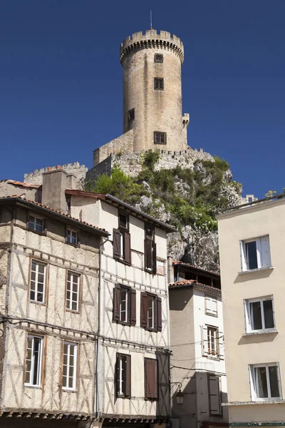 Casas con entramado de madera y Castillo de Foix — Foto de Stock