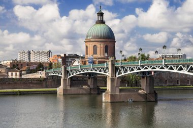 Pont Saint-Pierre ve kubbe La Grave